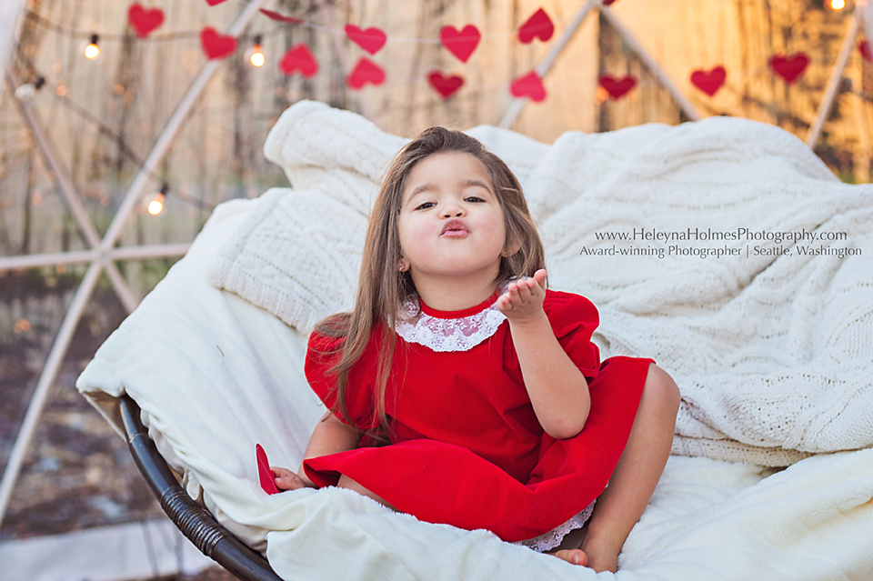 Seattle Child Photographer - Garden Igloo