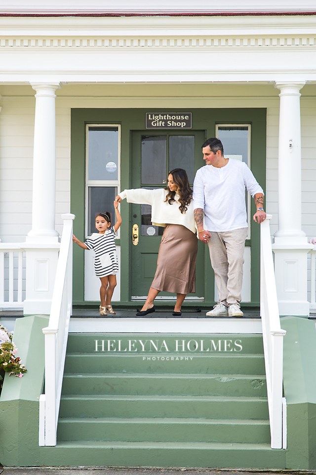 Mukilteo Lighthouse Park: The Perfect Backdrop for Your Seattle Family Photos