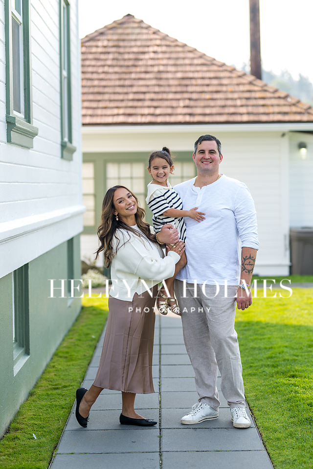 Mukilteo Lighthouse Park: The Perfect Backdrop for Your Seattle Family Photos